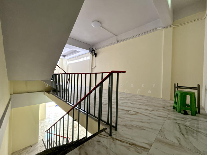 For Sale - อาคารพาณิชย์ 3.5 ชั้น ซอย เอกชัย 66/1 ขายตามสภาพ, Bangkok