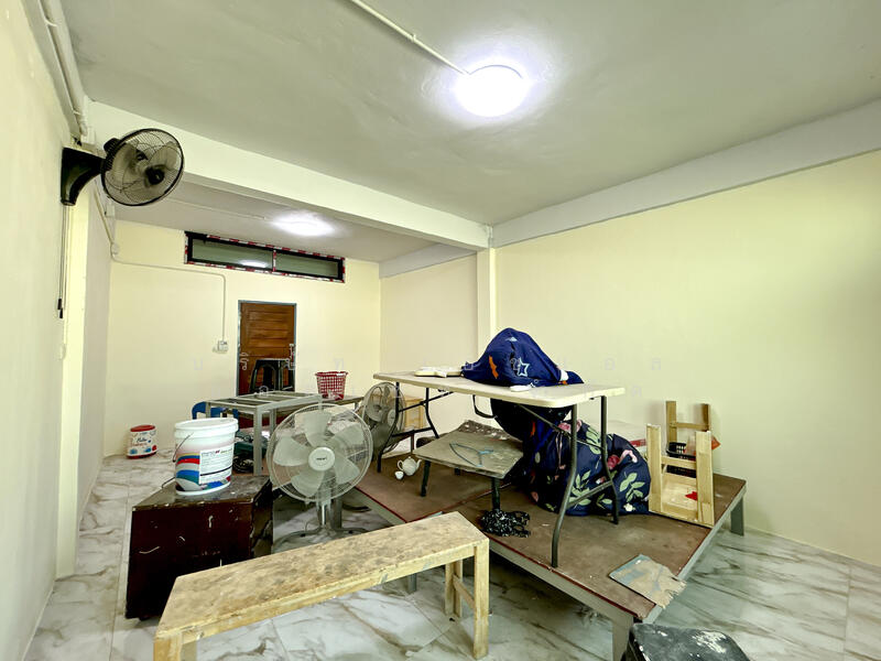 For Sale - อาคารพาณิชย์ 3.5 ชั้น ซอย เอกชัย 66/1 ขายตามสภาพ, Bangkok