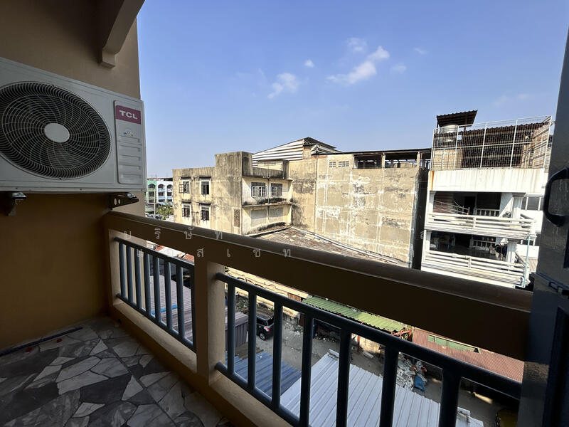 ขาย - อาคารพาณิชย์ 3.5 ชั้น ซอย เอกชัย 66/1 ขายตามสภาพ, กรุงเทพ