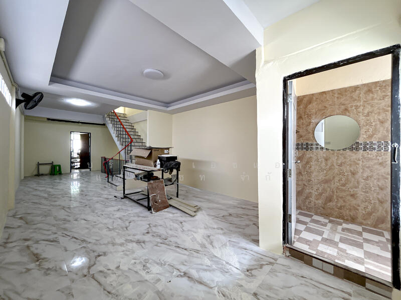 For Sale - อาคารพาณิชย์ 3.5 ชั้น ซอย เอกชัย 66/1 ขายตามสภาพ, Bangkok