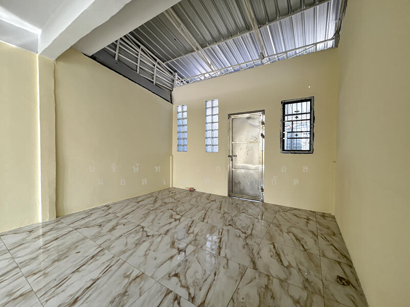 For Sale - อาคารพาณิชย์ 3.5 ชั้น ซอย เอกชัย 66/1 ขายตามสภาพ, Bangkok