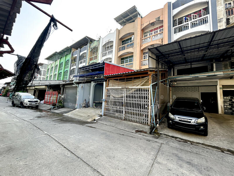 ขาย - อาคารพาณิชย์ 3.5 ชั้น ซอย เอกชัย 66/1 ขายตามสภาพ, กรุงเทพ