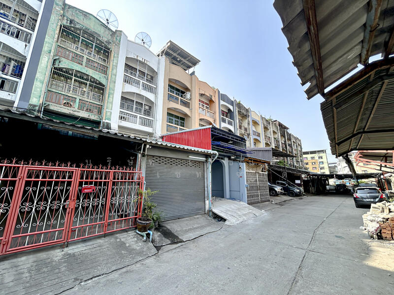 For Sale - อาคารพาณิชย์ 3.5 ชั้น ซอย เอกชัย 66/1 ขายตามสภาพ, Bangkok