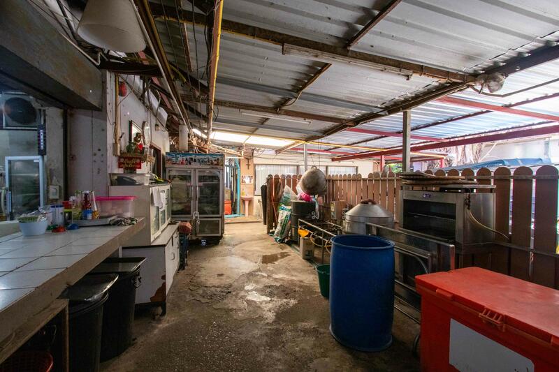 For Sale - ขายที่ดินพร้อมอาคาร ริมน้ำ ตัวเมืองนครปฐม ถนนสวนตะไคร้ ขนาด 376 ตร.วา พื้นที่ใช้สอย ~1,500 ตร.ม., Nakhon Pathom