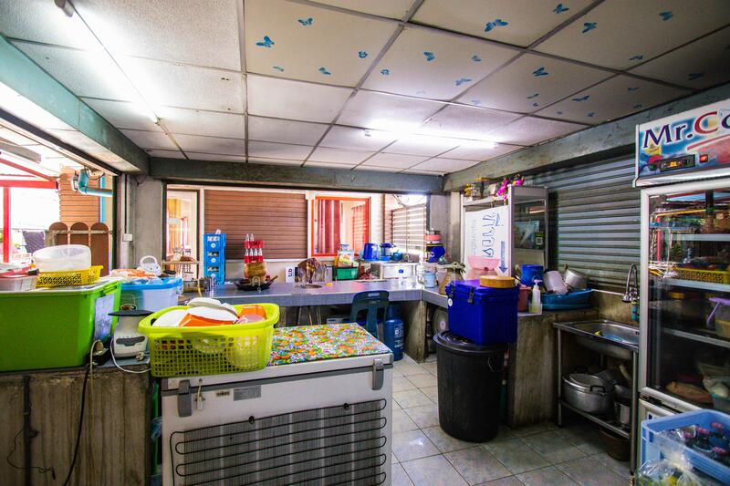 For Sale - ขายที่ดินพร้อมอาคาร ริมน้ำ ตัวเมืองนครปฐม ถนนสวนตะไคร้ ขนาด 376 ตร.วา พื้นที่ใช้สอย ~1,500 ตร.ม., Nakhon Pathom