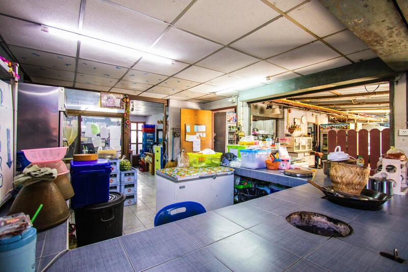 For Sale - ขายที่ดินพร้อมอาคาร ริมน้ำ ตัวเมืองนครปฐม ถนนสวนตะไคร้ ขนาด 376 ตร.วา พื้นที่ใช้สอย ~1,500 ตร.ม., Nakhon Pathom