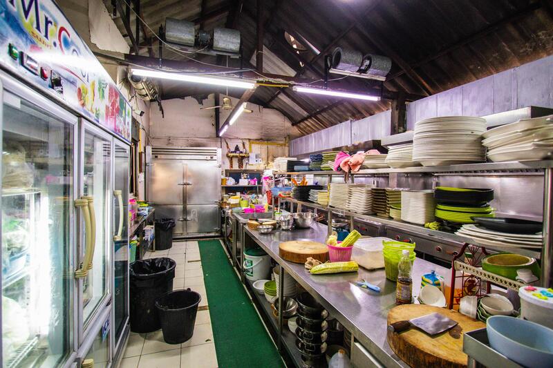 For Sale - ขายที่ดินพร้อมอาคาร ริมน้ำ ตัวเมืองนครปฐม ถนนสวนตะไคร้ ขนาด 376 ตร.วา พื้นที่ใช้สอย ~1,500 ตร.ม., Nakhon Pathom