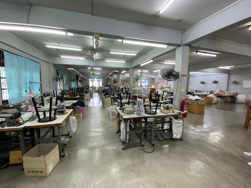 Building 6 adjacent units, good location, corner, on Sukhumvit Road 113, guaranteed to have tenants, Samut Prakan, ด่านสำโรง, Samrong Nua, Muang Samut Prakarn, Samut Prakan, , 864 sqm, Shophouse For Sale, by K.T.Real Estate Winner, 11553595 - DDproperty.com