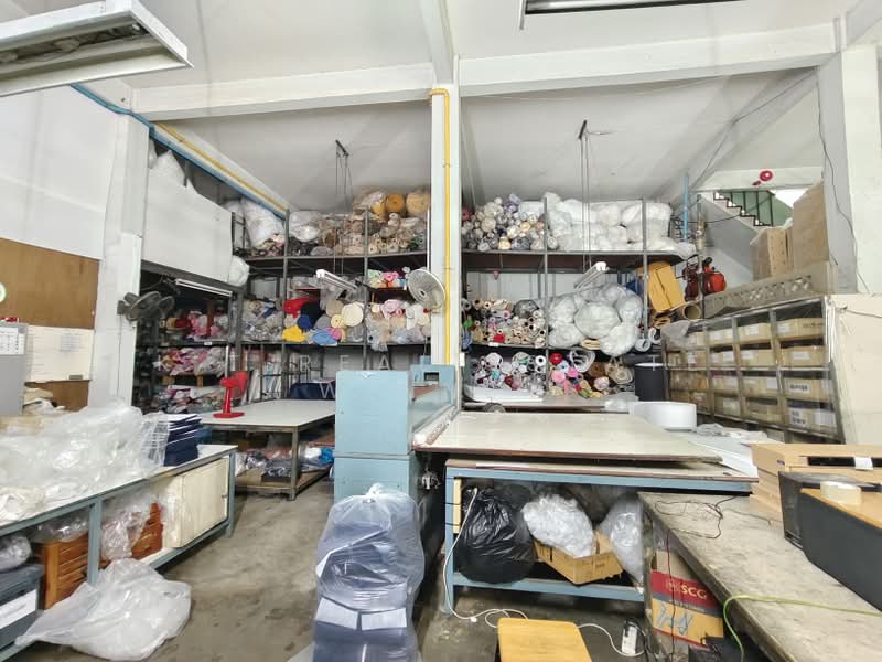 Building 6 adjacent units, good location, corner, on Sukhumvit Road 113, guaranteed to have tenants, Samut Prakan, ด่านสำโรง, Samrong Nua, Muang Samut Prakarn, Samut Prakan, , 864 sqm, Shophouse For Sale, by K.T.Real Estate Winner, 11553595 - DDproperty.com