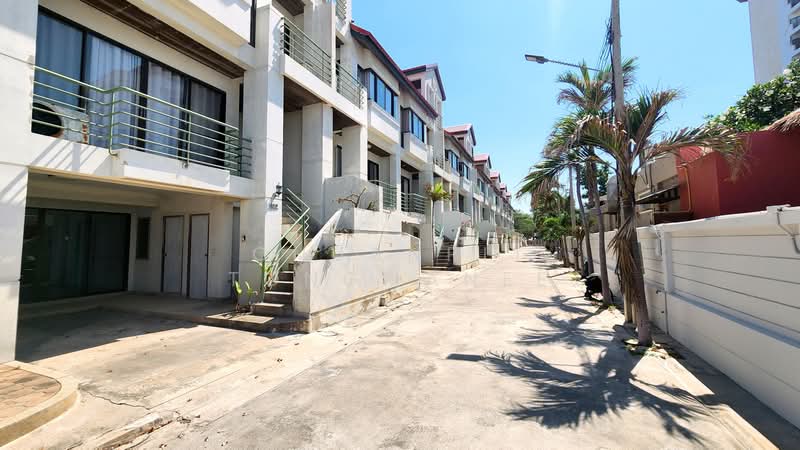 Newly Fully RENOVATED stunning 4 floor Beach townhome READY TO MOVE IN, price 11.49 Million Baht, Prachuap Khiri Khan, Hua Hin, Prachuap Khiri Khan, 3 Bedrooms, 222 sqm, Townhouse For Sale, by Chuanpit Tongmanee, 11555790 - DDproperty.com