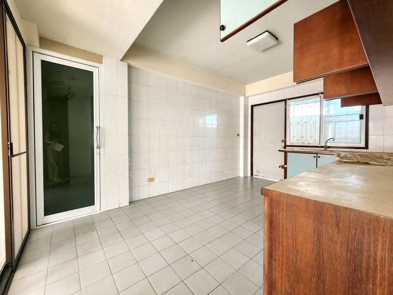 Newly Fully RENOVATED stunning 4 floor Beach townhome READY TO MOVE IN, price 11.49 Million Baht, Prachuap Khiri Khan, Hua Hin, Prachuap Khiri Khan, 3 Bedrooms, 222 sqm, Townhouse For Sale, by Chuanpit Tongmanee, 11555790 - DDproperty.com