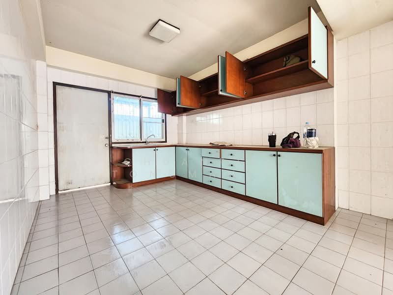 Newly Fully RENOVATED stunning 4 floor Beach townhome READY TO MOVE IN, price 11.49 Million Baht, Prachuap Khiri Khan, Hua Hin, Prachuap Khiri Khan, 3 Bedrooms, 222 sqm, Townhouse For Sale, by Chuanpit Tongmanee, 11555790 - DDproperty.com