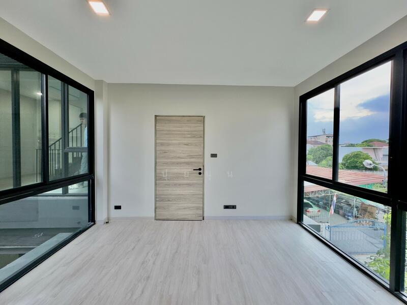 ขายPenthouses ระดับ LUXURYหนึ่งเดียวในโชคชัย 4 หรูหราด้วยวัสดุเกรดพรีเมี่ยมทั้งหลัง, Bangkok, Lat Phrao, Lat Phrao, Bangkok, 3 Bedrooms, 280 sqm, Townhouse For Sale, by ปุยนุ่น, 11561059 - DDproperty.com