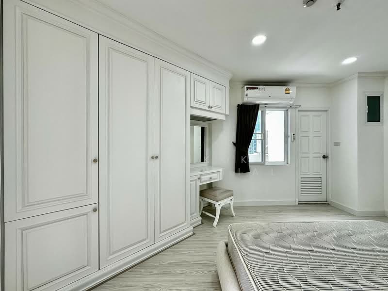 Fifty Fifth Tower, Bangkok, 84 Soi Sukhumvit 55, Sukhumvit Road, Khlong Tan Nua, Watthana, Bangkok, 3 Bedrooms, 200 sqm, Condo For Rent, by Bangkok Residential, 11564665 - DDproperty.com