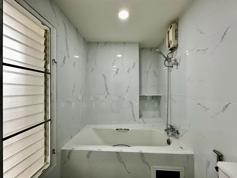 Fifty Fifth Tower, Bangkok, 84 Soi Sukhumvit 55, Sukhumvit Road, Khlong Tan Nua, Watthana, Bangkok, 3 Bedrooms, 200 sqm, Condo For Rent, by Bangkok Residential, 11564665 - DDproperty.com