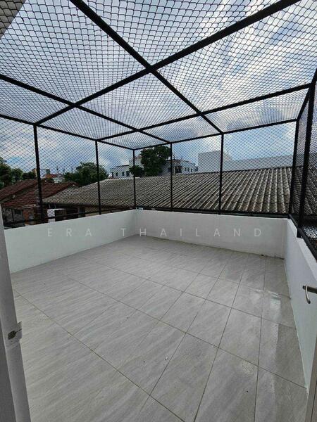 For Sale - ขายอาคารพาณิชย์ 4.5 ชั้น 21.3 ตรว ใกล้ BTS ลาดพร้าว, Bangkok