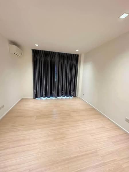 Y Residence Sukhumvit 113, Samut Prakan, Sukhumvit 113 Road (Soi Dan Samrong 42/1), Samrong Nua, Muang Samut Prakarn, Samut Prakan, 4 Bedrooms, 220 sqm, Townhouse For Rent, by ปรินทร์ญาดา ชิณโชติ, 11570692 - DDproperty.com