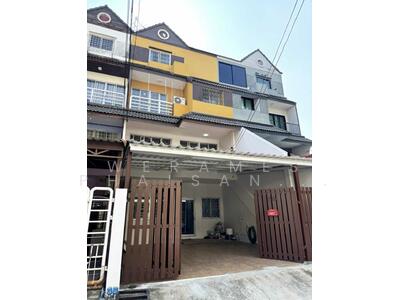 ขาย - ขาย ทาวน์โฮม 4 ชั้น ใจกลางถนนพัฒนาการ บนเนื้อที่ 31.5 ตร.ว. พื้นที่ใช้สอยกว่า 300 ตร.ม. 5 นอน 7 น้ำ, กรุงเทพ