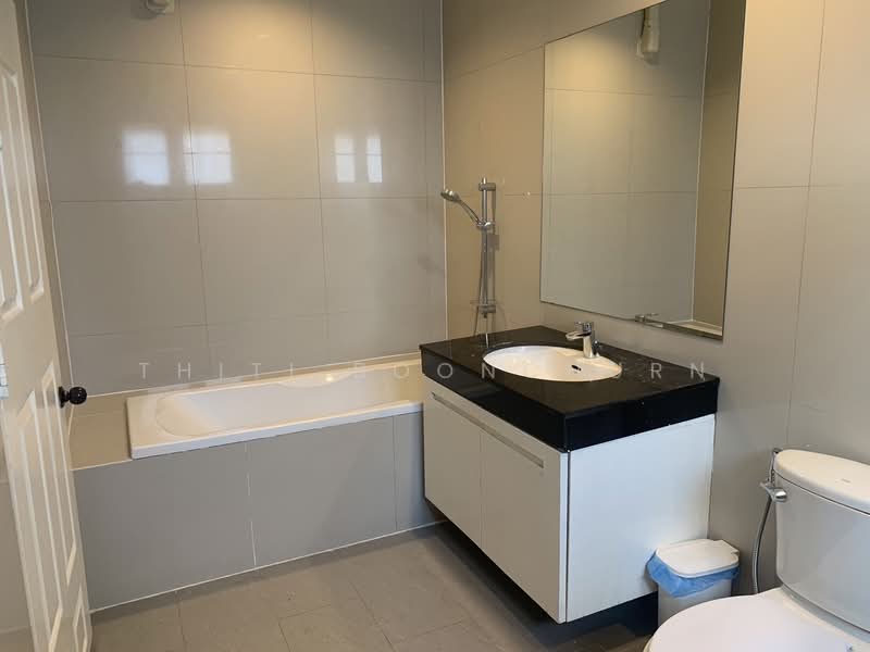 Townhouse, Sukhumvit Soi 36, Near BTS Thong Lo, Bangkok, Phra Kanong, Khlong Toei, Bangkok, 2 Bedrooms, 180 sqm, Townhouse For Rent, by Thiti Boonchurn, 11577109 - DDproperty.com