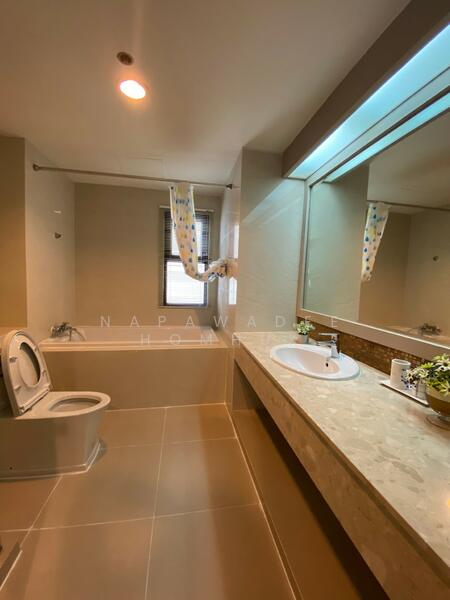 G.P. Grande Tower, Bangkok, 55 Sukhumvit 23, Khlongtoei Nua, Watthana, Bangkok, 3 Bedrooms, 260 sqm, Condo For Rent, by Napawadee Homhuk, 11583820 - DDproperty.com