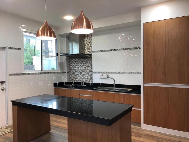 For Rent - ขายและให้เช่าบ้านเดี่ยวหลังใหญ่ ใกล้บางแสน ติดทะเล พร้อมเฟอร์นิเจอร์ หมู่บ้าน Heritage บางพระ, Chon Buri