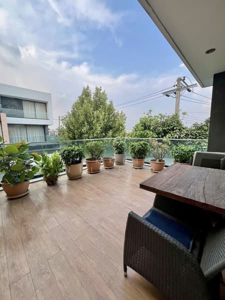 15 Gates, Bangkok, Khlong Chan, Bang Kapi, Bangkok, 5 Bedrooms, 409 sqm, Single Detached House For Sale, by Jakkrit Nilchoo, 11585111 - DDproperty.com