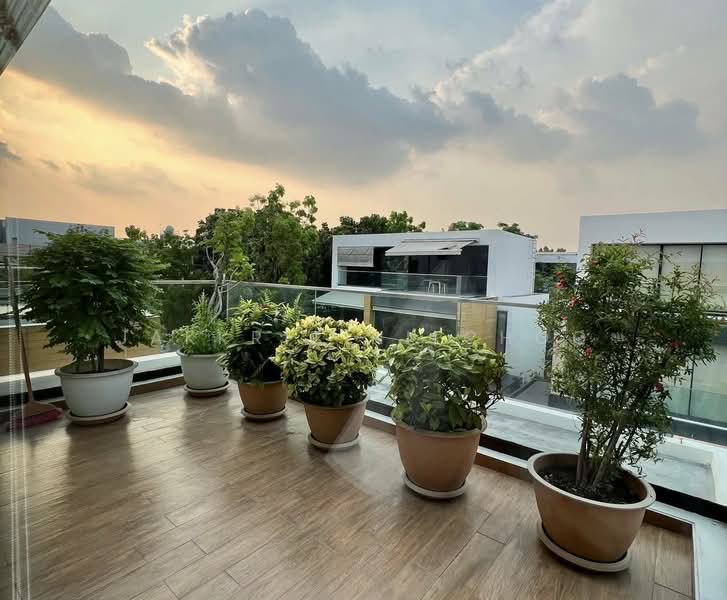 15 Gates, Bangkok, Khlong Chan, Bang Kapi, Bangkok, 5 Bedrooms, 409 sqm, Single Detached House For Sale, by Jakkrit Nilchoo, 11585111 - DDproperty.com
