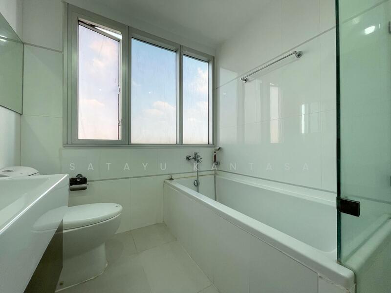 Thru Thonglor, Bangkok, Petchaburi Road, Bang Kapi, Huai Khwang, Bangkok, 2 Bedrooms, 66 sqm, Condo For Rent, by Satayu Kantasa, 11586581 - DDproperty.com