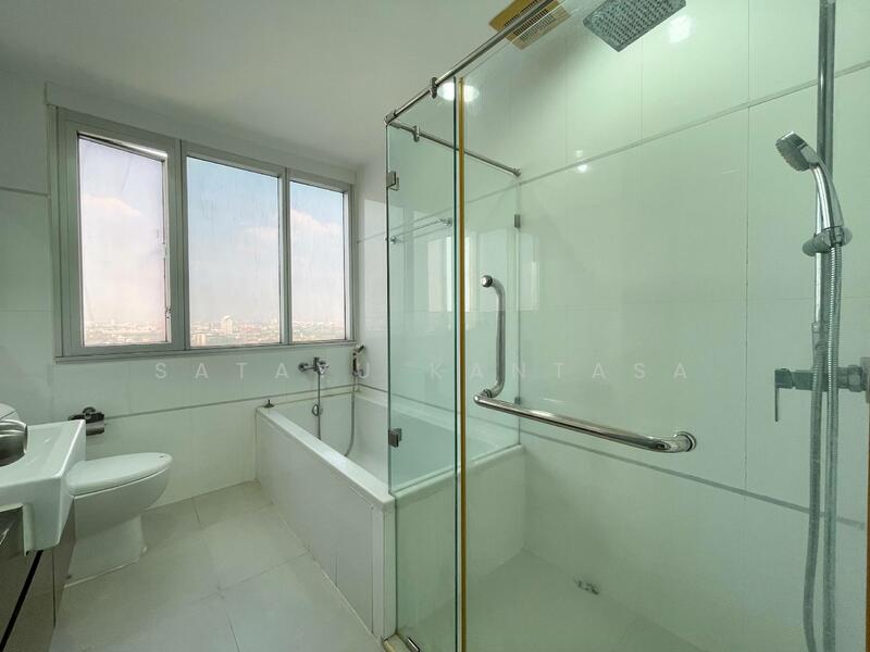 Thru Thonglor, Bangkok, Petchaburi Road, Bang Kapi, Huai Khwang, Bangkok, 2 Bedrooms, 66 sqm, Condo For Rent, by Satayu Kantasa, 11586581 - DDproperty.com