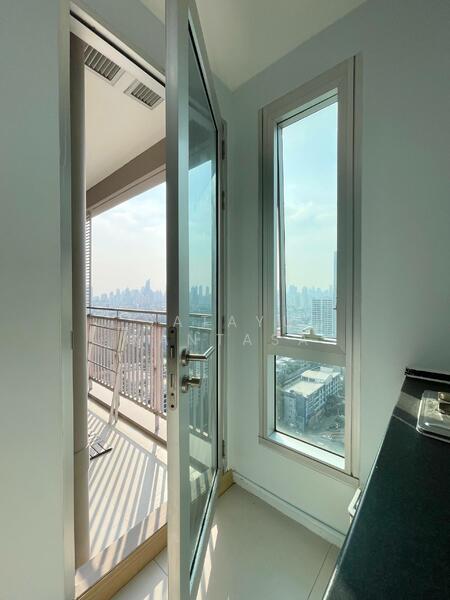 Thru Thonglor, Bangkok, Petchaburi Road, Bang Kapi, Huai Khwang, Bangkok, 2 Bedrooms, 66 sqm, Condo For Rent, by Satayu Kantasa, 11586581 - DDproperty.com