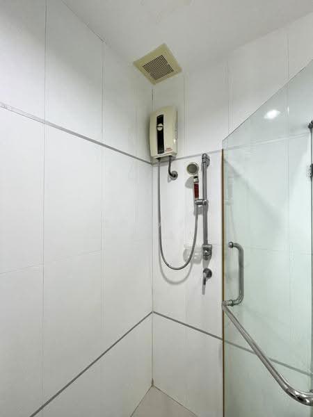Thru Thonglor, Bangkok, Petchaburi Road, Bang Kapi, Huai Khwang, Bangkok, 2 Bedrooms, 67 sqm, Condo For Rent, by Satayu Kantasa, 11586581 - DDproperty.com