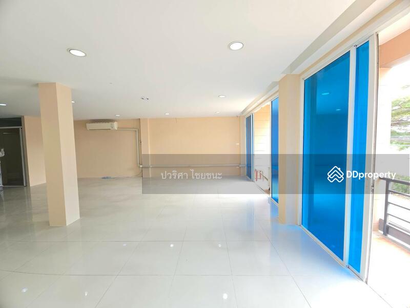 ให้เช่า - ให้เช่าอาคารพาณิชย์ 4 ชั้นครึ่ง ซอยนวลจันทร์ เนื้อที่ 46 ตร.ว, กรุงเทพ