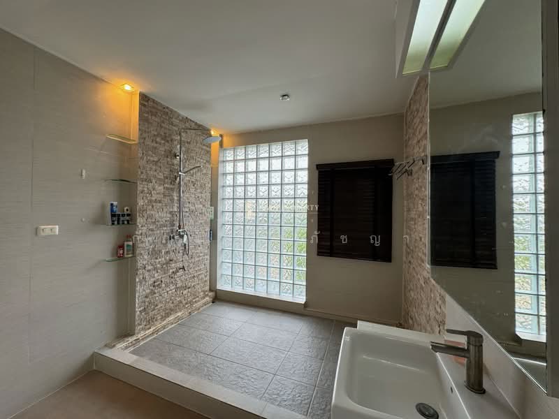 Nantawan Sathorn-Ratchaphruk, Bangkok, Soi Mooban Nanthawan, Bang Waek, Phasi Charoen, Bangkok, 3 Bedrooms, 240 sqm, Single Detached House For Rent, by Kan Paphatchaya, 11593357 - DDproperty.com