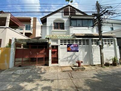 ขาย - บ้านเดี่ยว 2 ชั้น พิบูลเวศม์ ปรีดีพนมยงค์ 11, 13 เข้า-ออก ได้ 2 ซอย ใกล้ BTS พระโขนง สุขุมวิท 71, กรุงเทพ