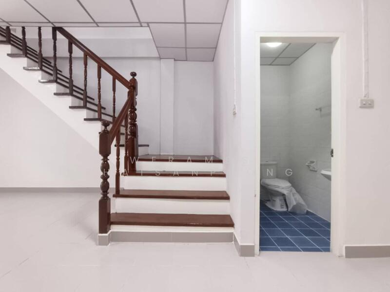 For Sale - ขาย ทาวน์โฮม ถนนบางกรวย-ไทรน้อย ในทำเล ศิริวรรณ ชวนชม - รีโนเวทใหม่ พร้อมอยู่ 3 ห้องนอน 2 ห้องน้ำ, Nonthaburi