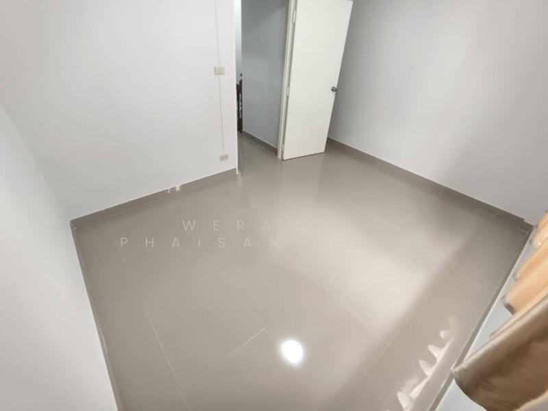 For Sale - ขาย ทาวน์โฮม ถนนบางกรวย-ไทรน้อย ในทำเล ศิริวรรณ ชวนชม - รีโนเวทใหม่ พร้อมอยู่ 3 ห้องนอน 2 ห้องน้ำ, Nonthaburi