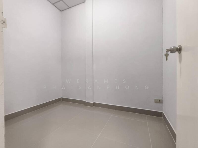 For Sale - ขาย ทาวน์โฮม ถนนบางกรวย-ไทรน้อย ในทำเล ศิริวรรณ ชวนชม - รีโนเวทใหม่ พร้อมอยู่ 3 ห้องนอน 2 ห้องน้ำ, Nonthaburi