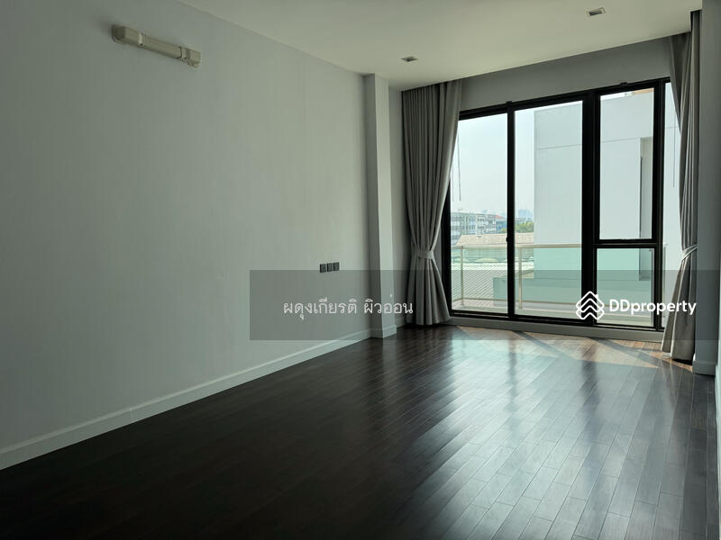 แบบบ้าน Haven: Master bedroom ชั้น 3 อยู่ทางหน้าบ้าน เป็นห้องที่มีพื้นที่ระเบียงขนาดใหญ่ที่สุดของบ้า