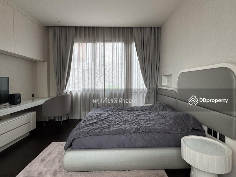 แบบบ้าน Haven: Master bedroom ชั้น 2 อยู่ตำแหน่งหน้าบ้าน มีบานหน้าต่างทั้งหน้าและหลังตลอดความกว้างขอ