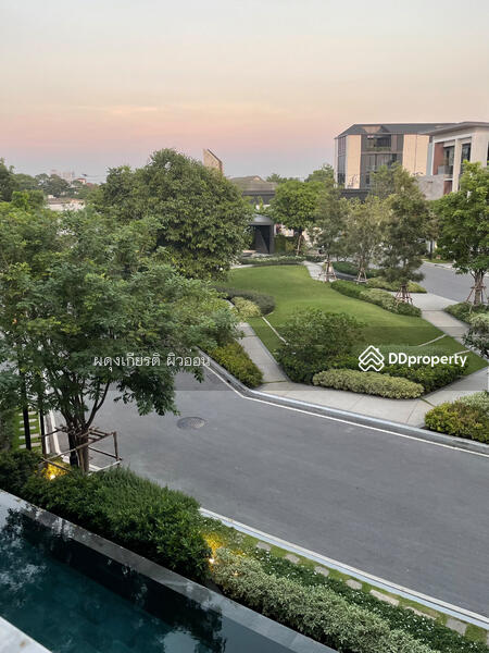 Clubhouse: มองจากห้องกำลังกายชั้นที่ 2 และ Co-Working Space จะเห็นวิวมุมกว้างของสวนสีเขียว ให้ความผ่