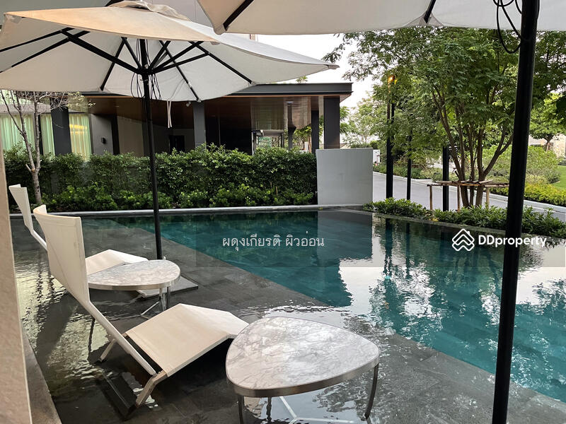 Clubhouse: สระว่ายน้ำระบบเกลือ ขนาด 16 x 7 เมตร ลึก 1.20 เมตร พร้อมเตียงนั่งพักผ่อนวิวสวน และสระเด็ก