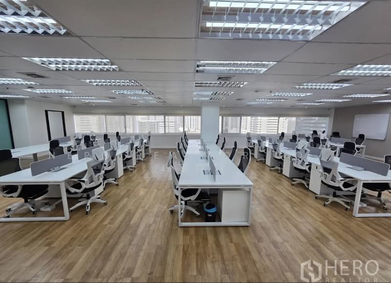 For Rent Bangkok Office Rachadapisek BTS Asok MRT Rachadapisek Khlong Toei BRE19555, Bangkok, Khlong Toei, Bangkok, , 350 sqm, Office Space For Rent, by Hero Realtor Co., Ltd., 11603064 - DDproperty.com