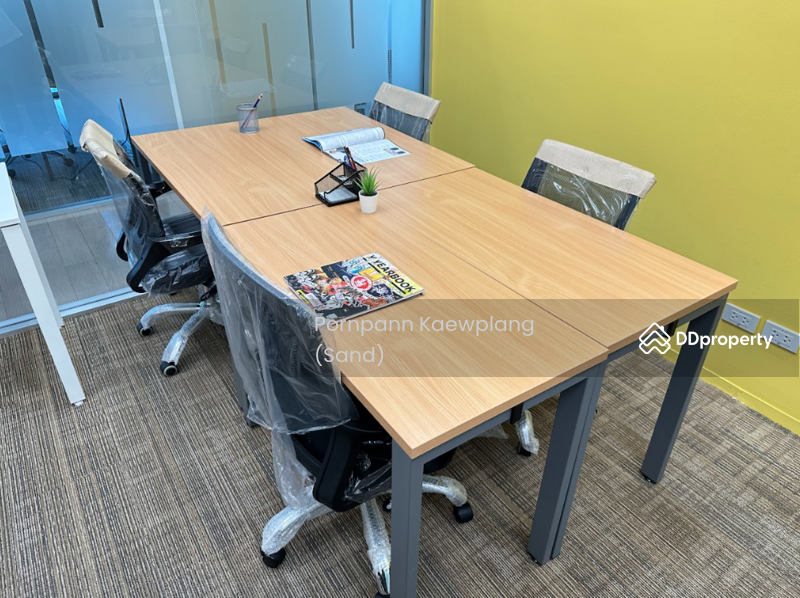 For Rent - Office for rent Singha Complex. Closed to MRT Phetchaburi, Furnished, Free Air Con, Free Wifi, Bangkok