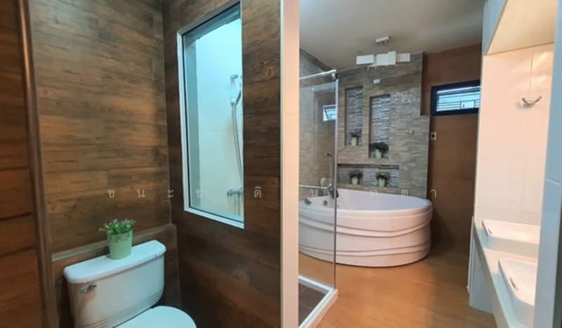 บ้านเดี่ยว หลังมุม ซอยรามอินทรา 65 แยก 2-6 เนื้อที่ 176 ตรว. ใกล้เพลินนารี่มอลล์, ตลาดถนอมมิตร, Bangkok, Tha Rang, Bang Khen, Bangkok, 6 Bedrooms, 704 sqm, Single Detached House For Sale, by ชนะชาติ นนท์ตา, 11611546 - DDproperty.com