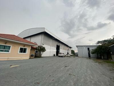 ขาย - ขายโรงงานบางพระ ศรีราชา พื้นที่สูง มีรั้วล้อมรอบอย่างดี พร้อมอ๊อฟฟิศ (In1), ชลบุรี