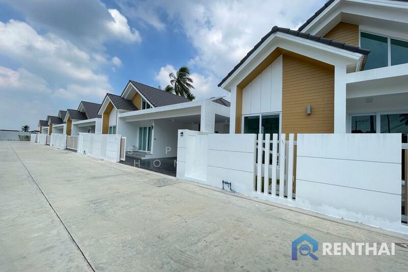 ขาย - สำหรับ ขาย บ้าน 3 ห้องนอน ที่ Angthong Village, พัทยา