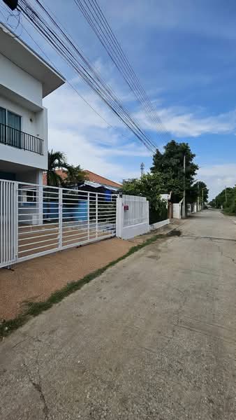 ทาวโฮมหลังมุม หลังเดอะมอลล์ ใกล้ปตท.เส้นสุระ2 เข้าออกสะดวก, Nakhon Ratchasima, Nai Muang, Muang Nakhon Ratchasima, Nakhon Ratchasima, 3 Bedrooms, 120 sqm, Townhouse For Rent, by พลิศภัสร์ โชคธนวีระกานต์, 11615348 - DDproperty.com