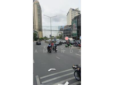 ขาย - ขายที่ดินติดถนนรัชดาภิเษกใกล้แยกอโศก, กรุงเทพ