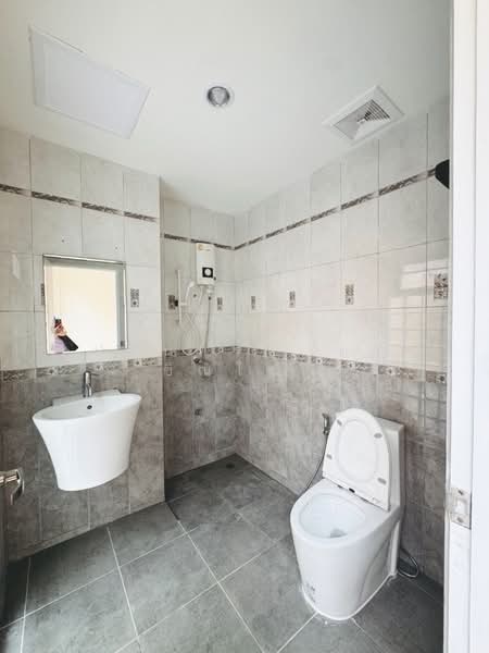 Baan Klang Muang Ladprao-Yothin Phatthana, Bangkok, Soi Baan Klang Muang Ladprao-Yothin Phatthana, Lat Phrao, Lat Phrao, Bangkok, 3 Bedrooms, 180 sqm, Townhouse For Rent, by ปรินทร์ญาดา ชิณโชติ, 11619319 - DDproperty.com