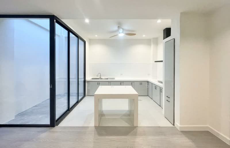 Baan Klang Muang Ladprao-Yothin Phatthana, Bangkok, Soi Baan Klang Muang Ladprao-Yothin Phatthana, Lat Phrao, Lat Phrao, Bangkok, 3 Bedrooms, 180 sqm, Townhouse For Rent, by ปรินทร์ญาดา ชิณโชติ, 11619319 - DDproperty.com